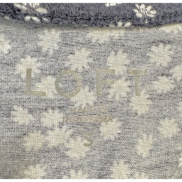 LOFT Navy And White Sleeveless Tank Top With Rounded Neck Size Small Fits Loose - Picture 3 of 5